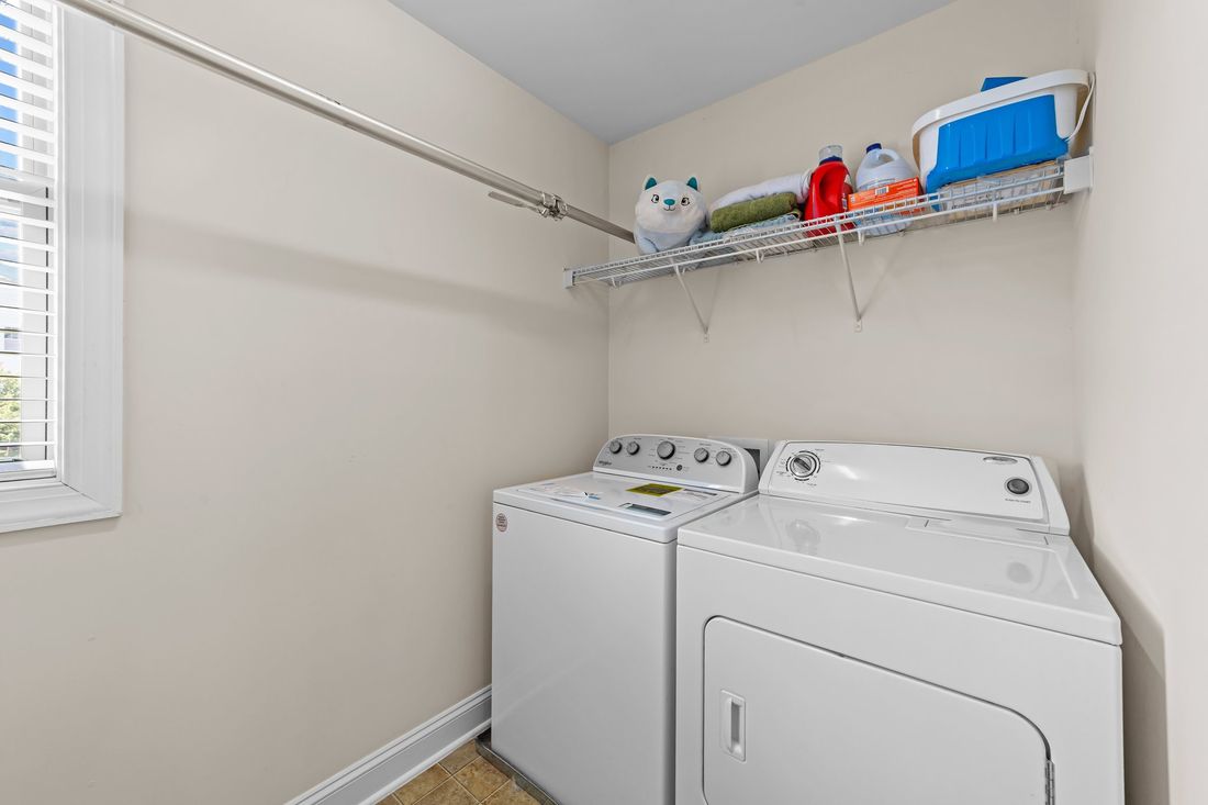 Laundry · Upper floor · Full-size washer & dryer