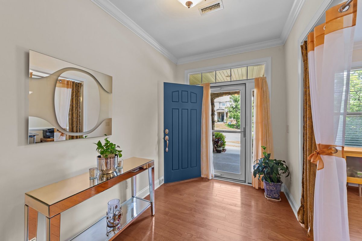 Entry Hall · Storm door with adjustable screen