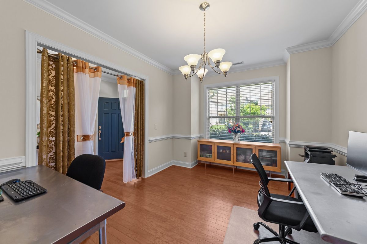 As a dual home office · Two workstations